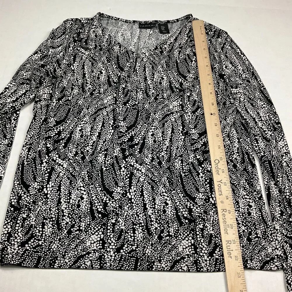 Tahari Soft Knit Top Abstract Print V-Neck Long Sleeve Y2K Work Casual Shirt M - Picture 5 of 12